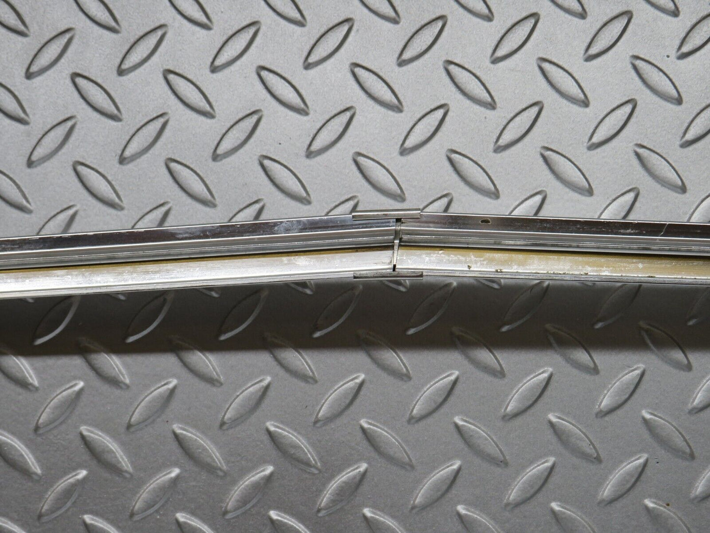 0646 Mercedes-Benz W123 230E Rear Windscreen Chrome Frame