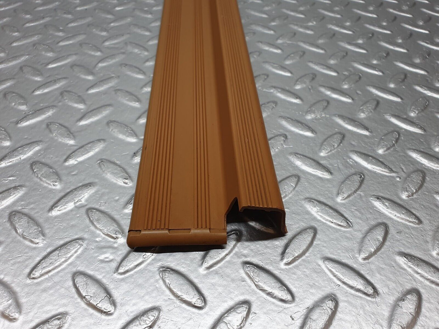 41418 Mercedes-Benz W124 200E Front Left Door Sill Trim Palomino