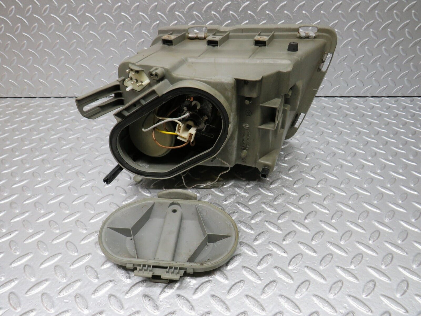 34288 Mercedes-Benz C126 380SEC Headlight Bosch Right 0301065722 1305235062