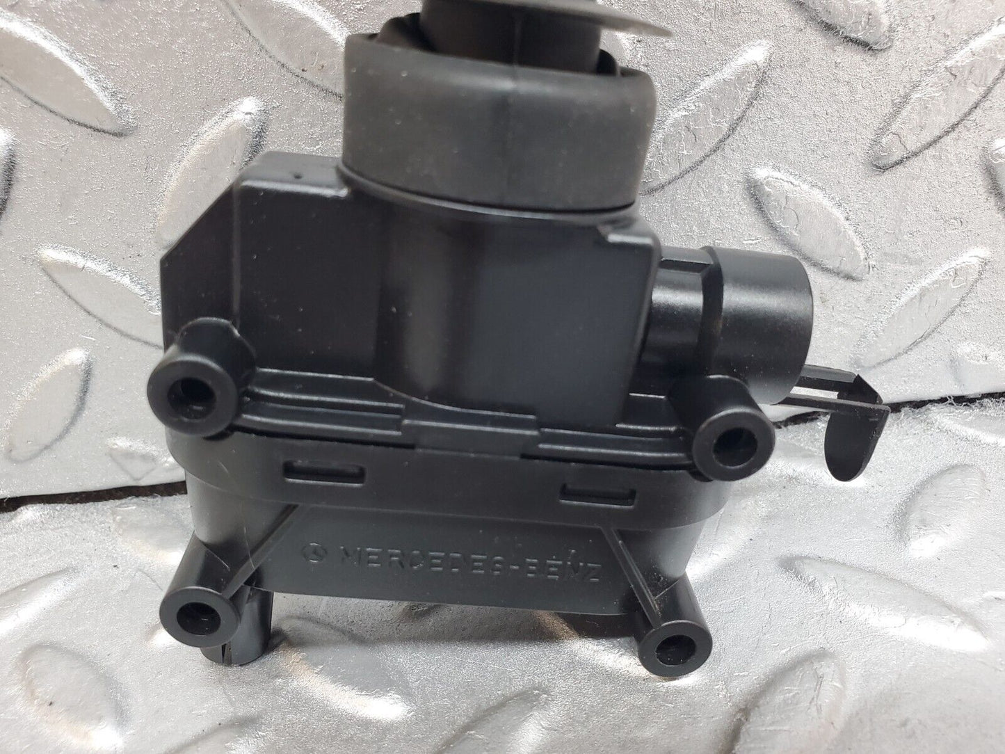 44758 Mercedes-Benz W124 220E Door Lock Vacuum Actuator Front Right