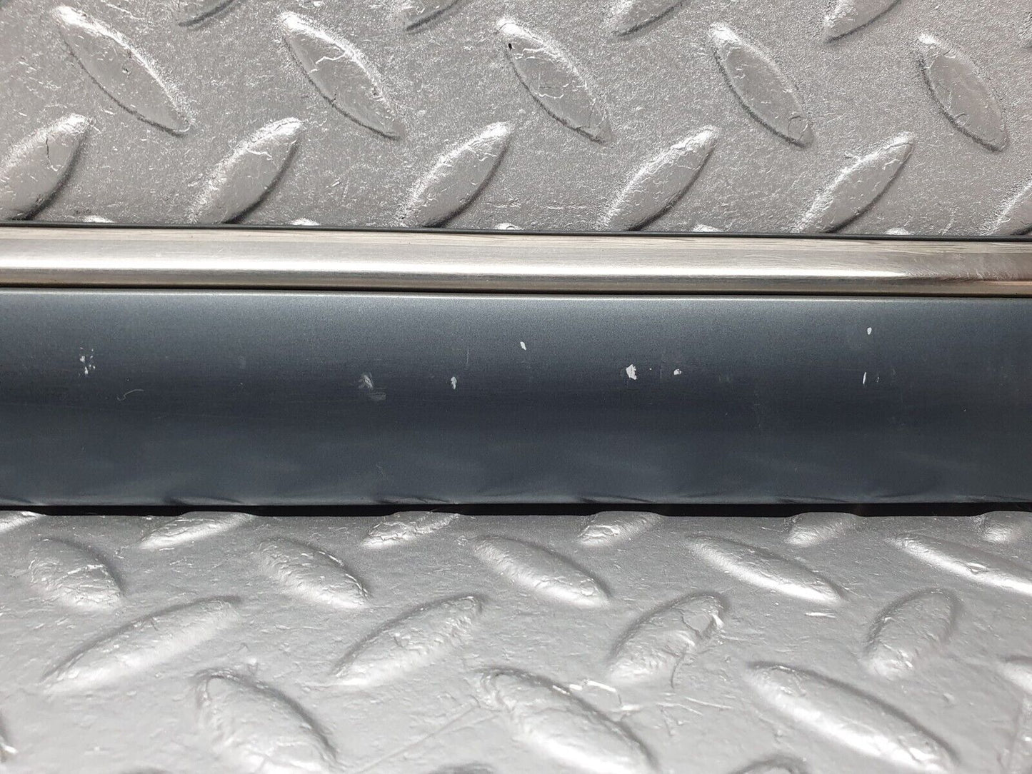 41805 Mercedes-Benz W202 C200 Front Left Door Centre Moulding Trim 2026909362