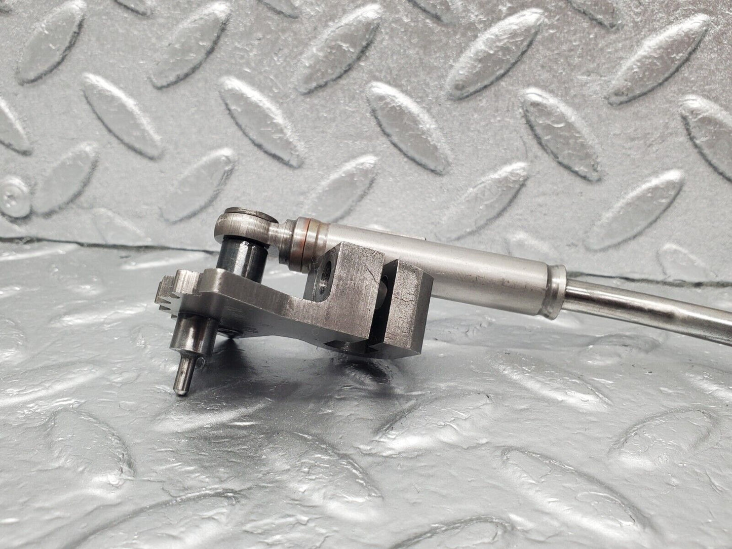 46305 Mercedes-Benz W124 280E Automatic Gearbox Linkage 722.433 1262780012