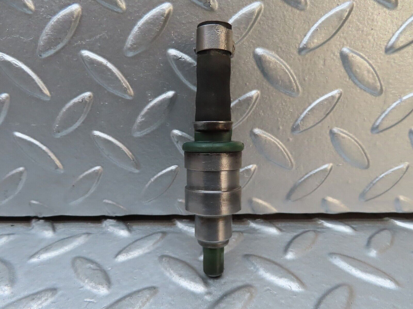 20399 Mercedes-Benz W114 280CE Coupe Fuel Injector Bosch 0280150035