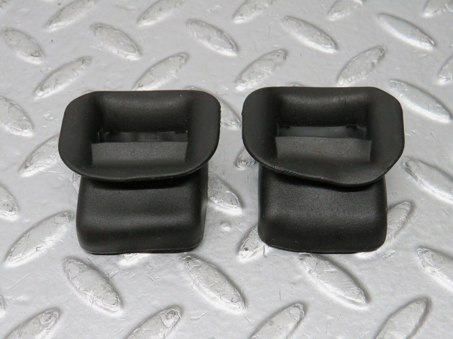 33455 Mercedes-Benz W202 C180 Rear Door Check Strap Rubber Seal 2x 2027372430