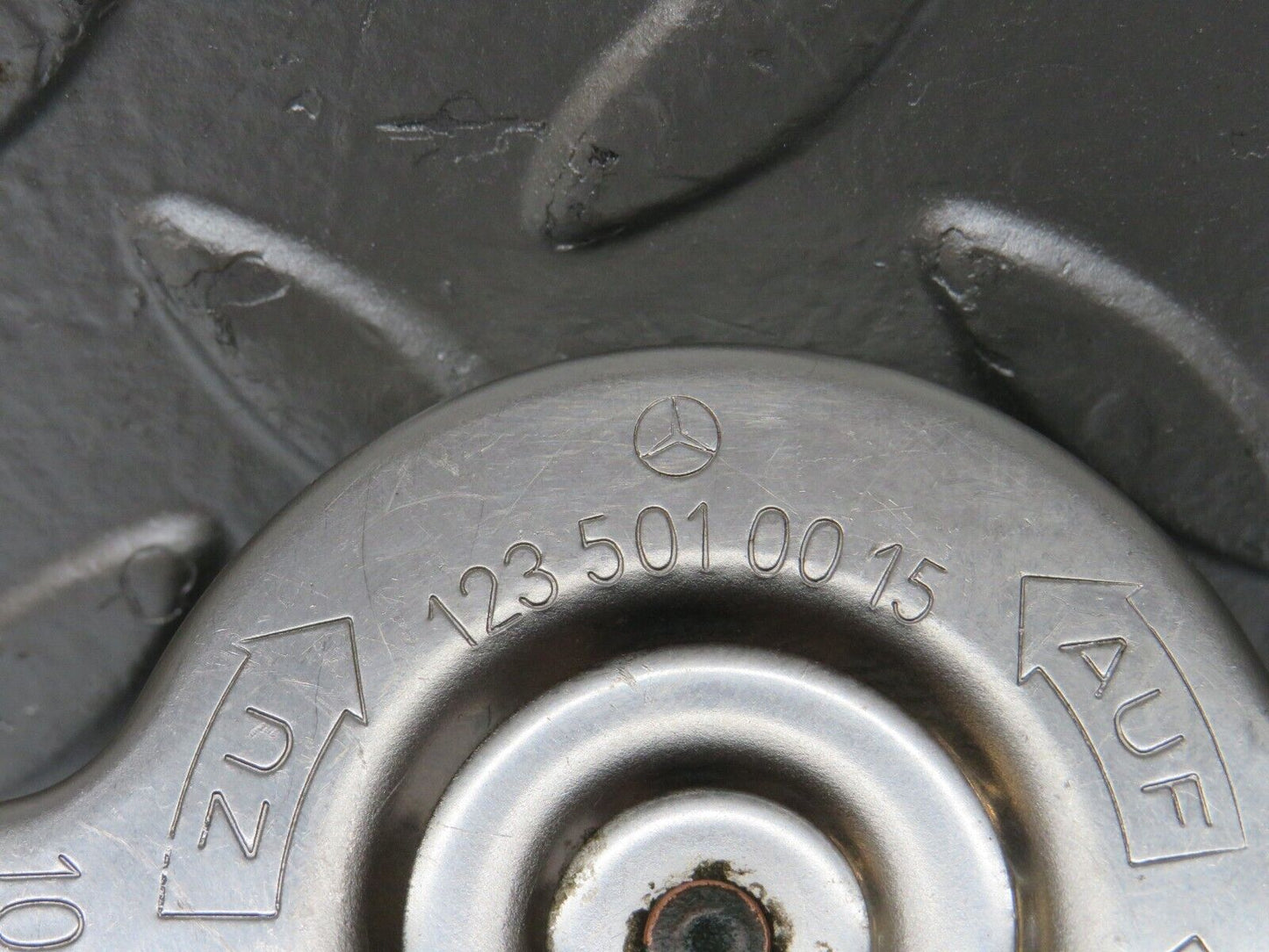 25581 Mercedes-Benz W123 200 Radiator Cap 1235010015