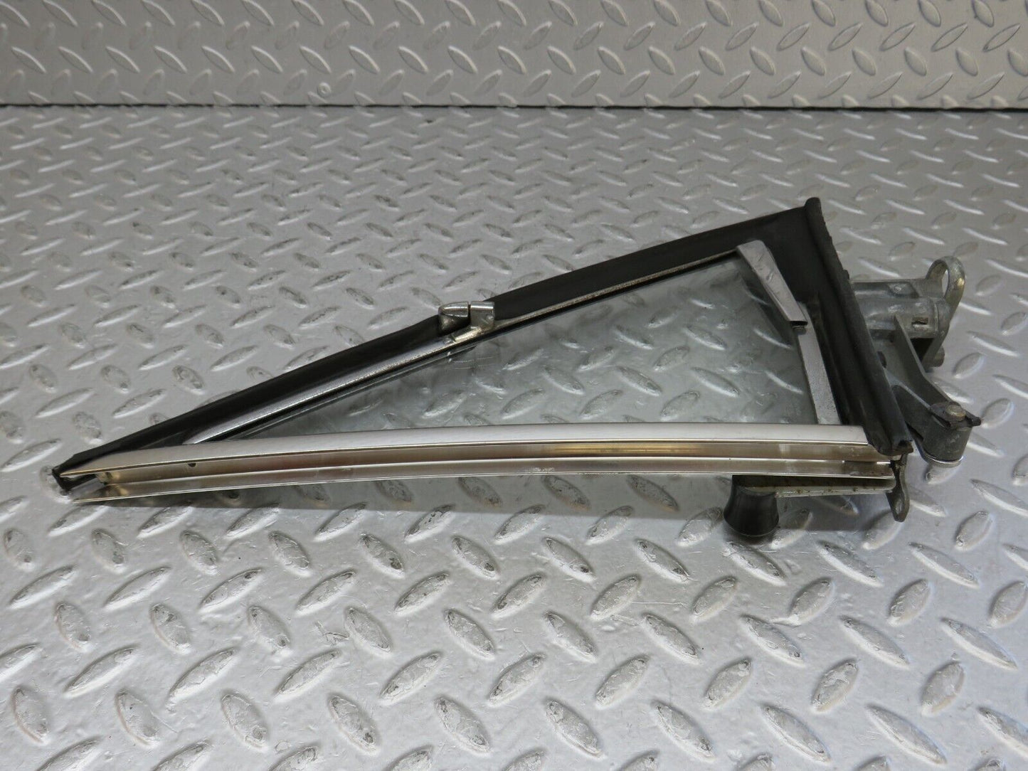 35944 Mercedes-Benz W108 Front Right Quarter Window