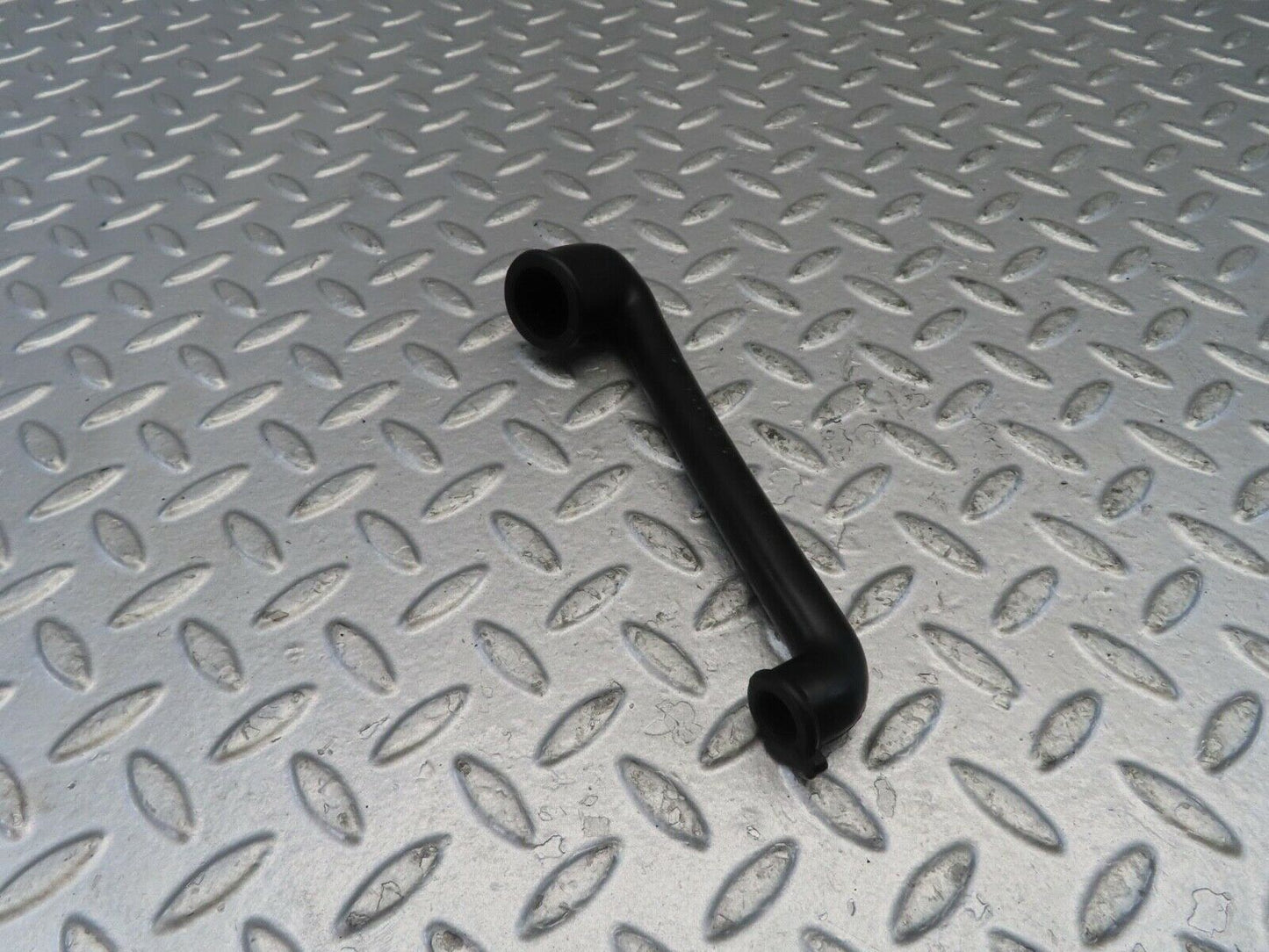 11019 Mercedes-Benz R107 W116 Air Hose For Valve Cover 1160940591