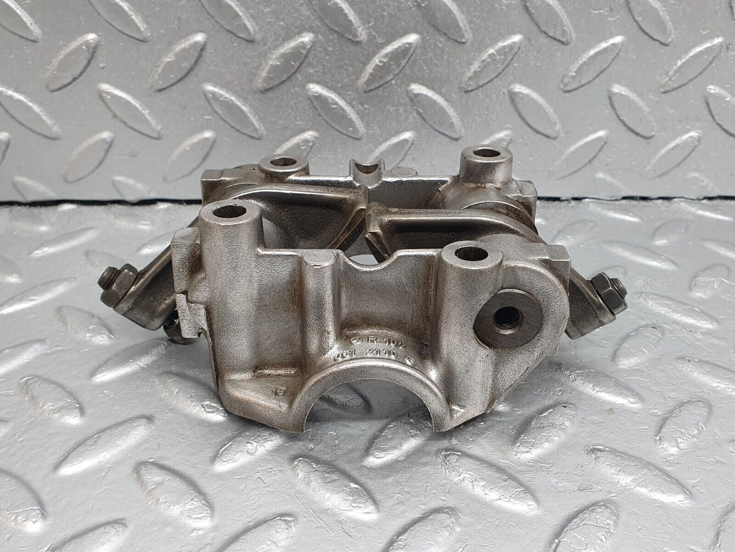 43065 Mercedes-Benz W123 Rocker Arms Camshaft Bearing Block 1020512110