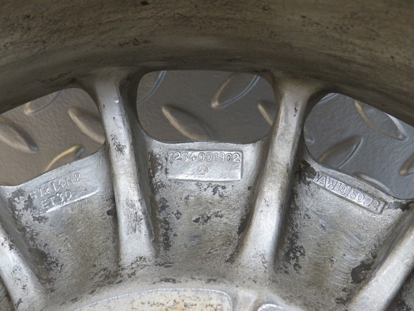 27480 Mercedes-Benz W123 Alloy Wheel Set Mexican Hat 6Jx14H2 ET30 1264001902