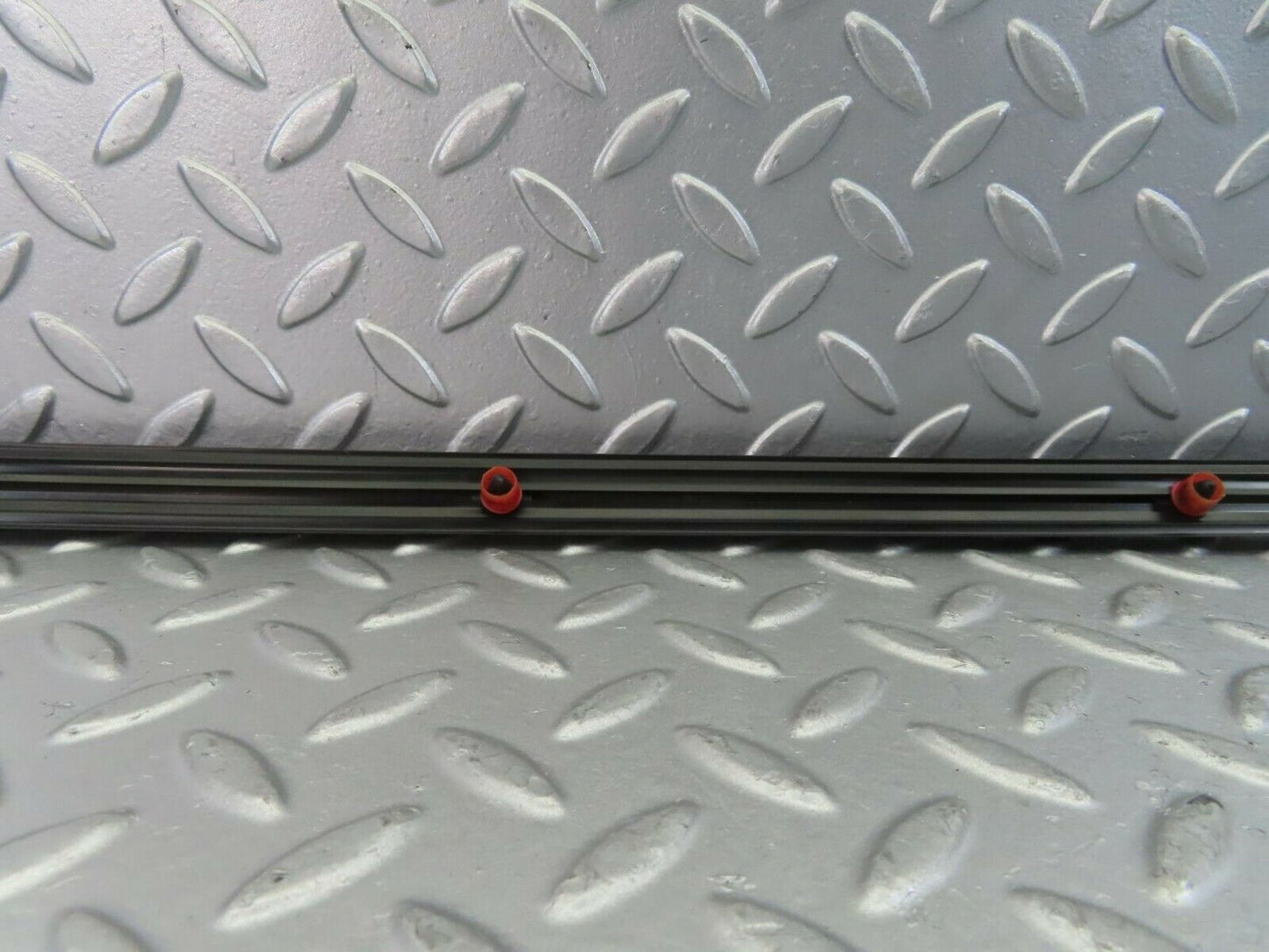 10262 Mercedes-Benz W123 Front Left Fender Centre Moulding Trim