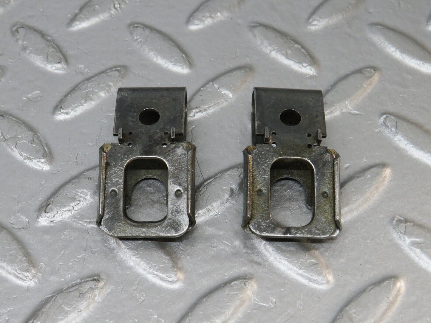 34480 Mercedes-Benz C126 380SEC Coupe Fuel Injector Bracket