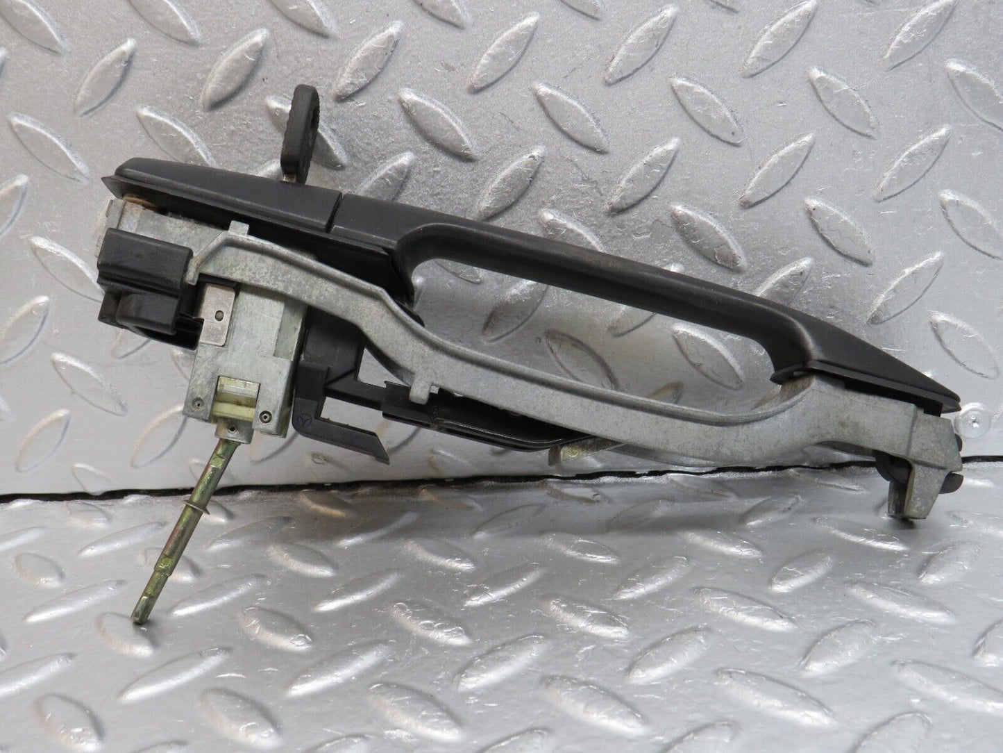 39771 Mercedes-Benz R129 320SL Coupe Right Door Exterior Handle With Key