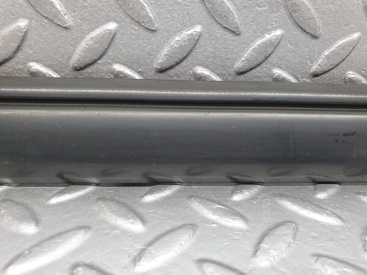 41683 Mercedes-Benz W124 200E Front Right Door Centre Moulding Trim