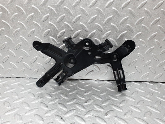 42121 Mercedes-Benz W202 C200 Fuel Pump Bracket