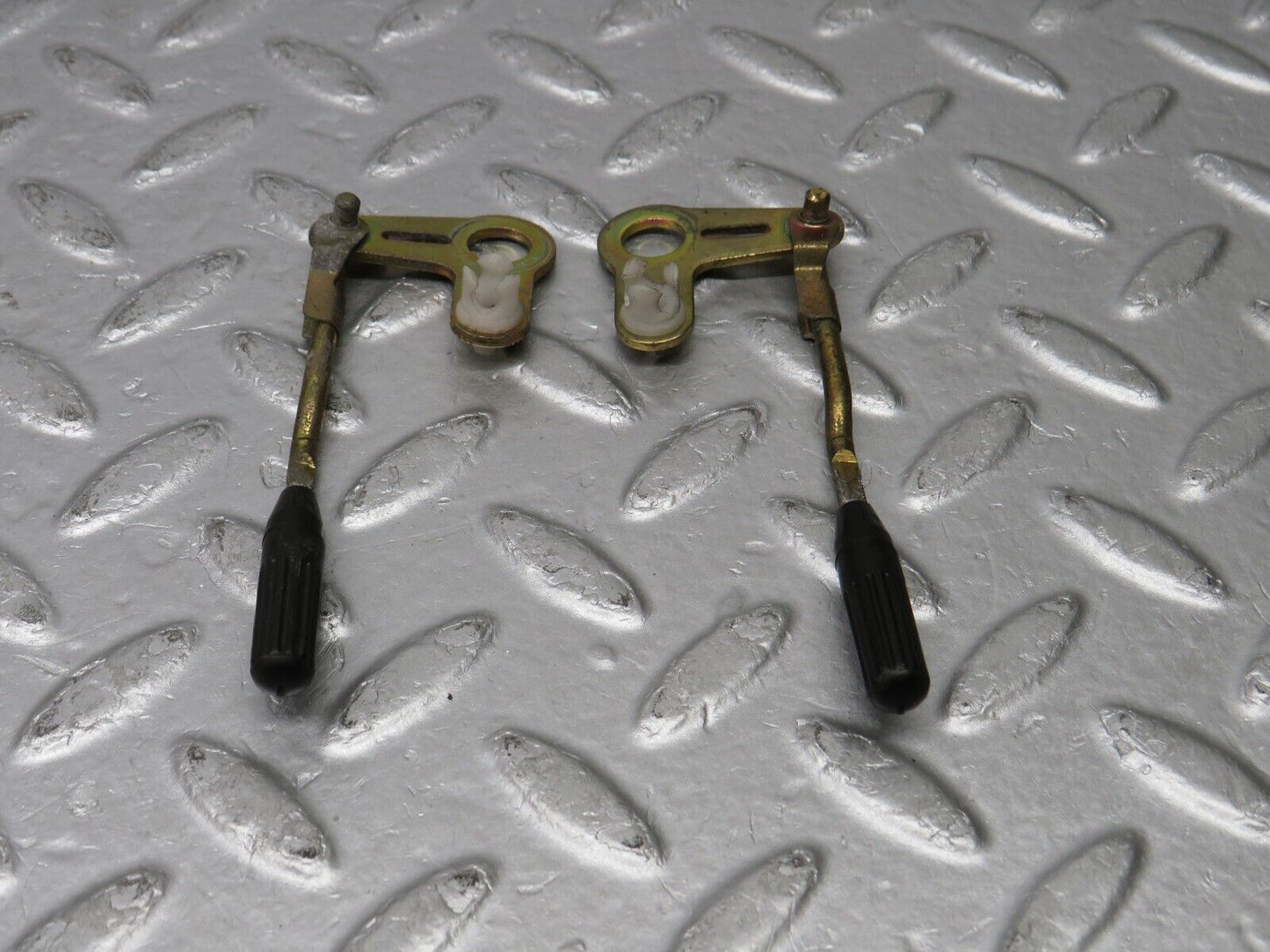 38915 Mercedes-Benz W201 190E 2.6L Rear Door Lock Knob