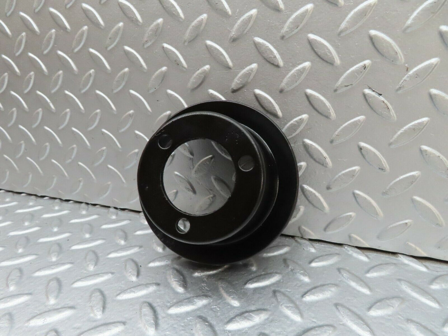 17989 Mercedes-Benz W123 200 Crankshaft Pulley