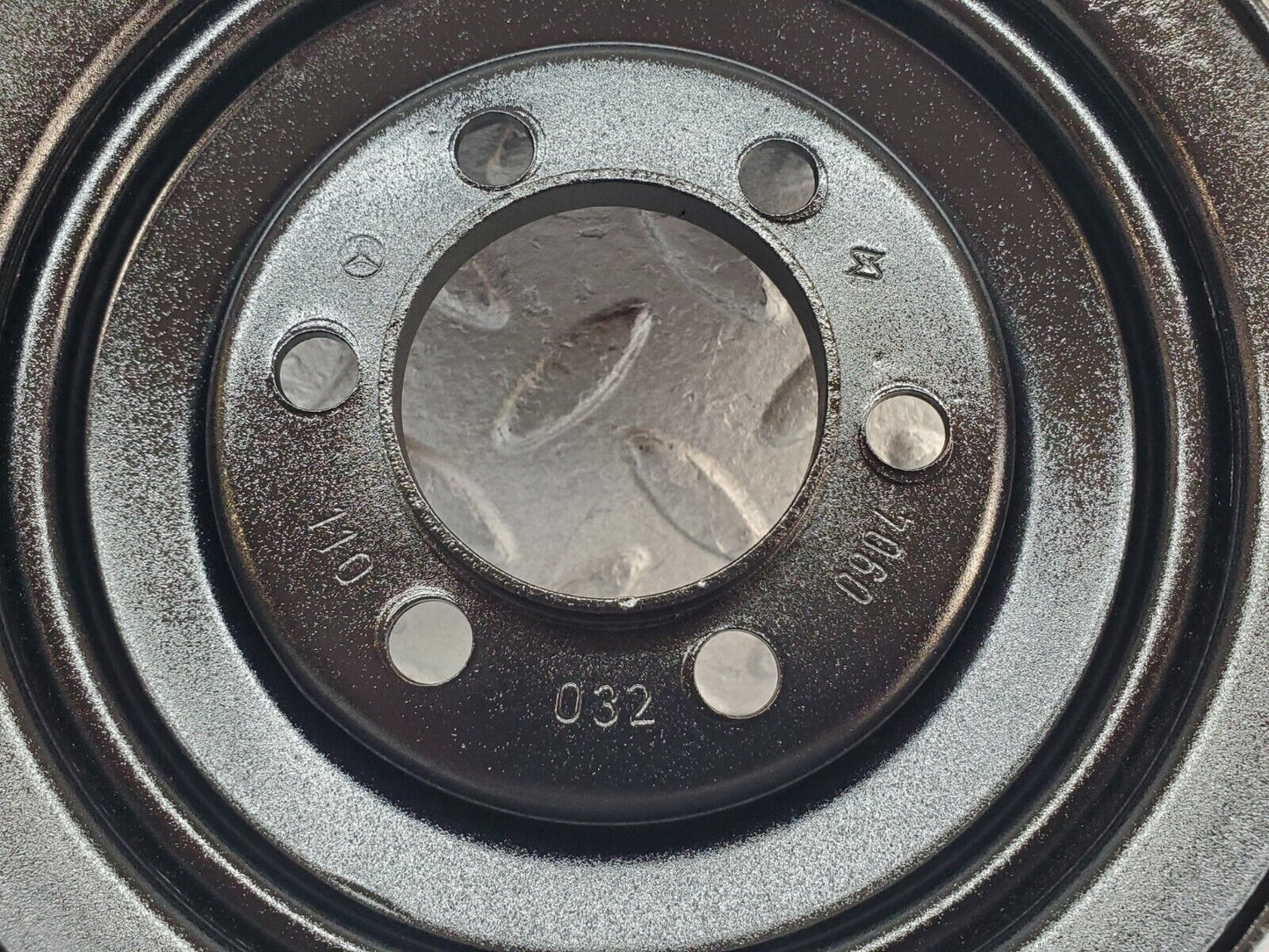 45421 Mercedes-Benz 280E M110.983 Crankshaft Pulley 1100320904