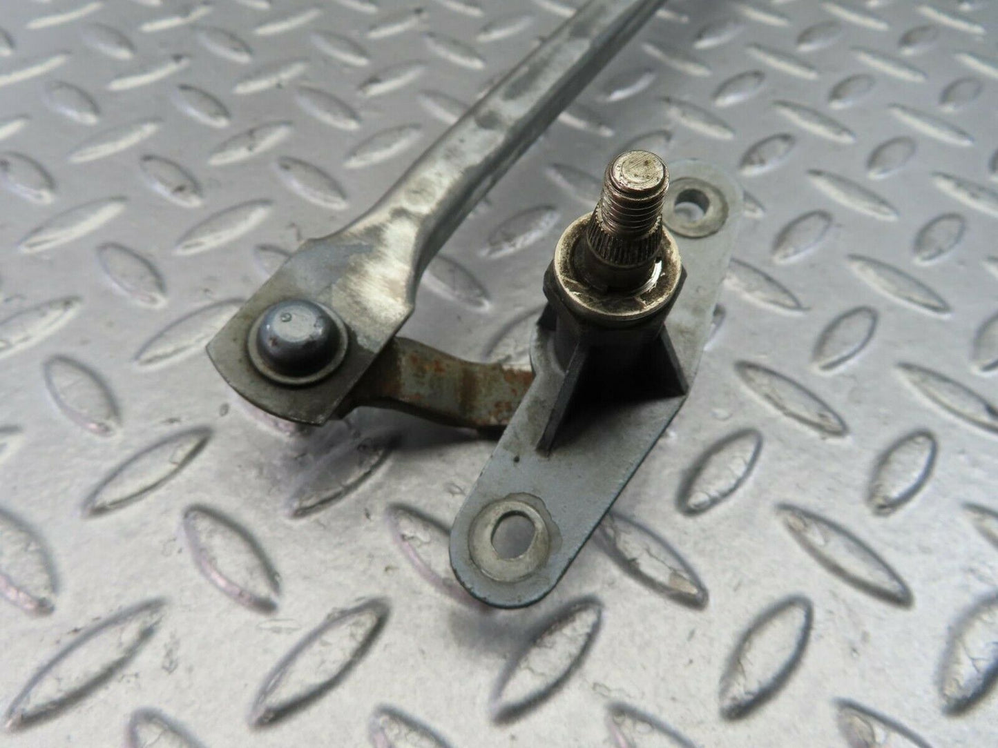9720 Mercedes-Benz C123 280CE Coupe Windscreen Wiper Linkage
