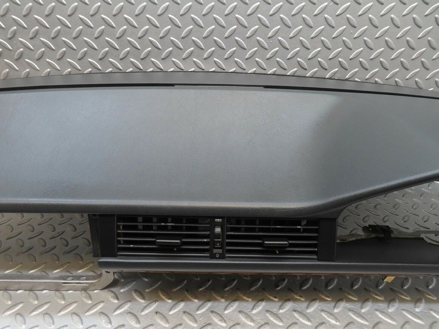 16410 Mercedes-Benz W124 260E Dashboard Black