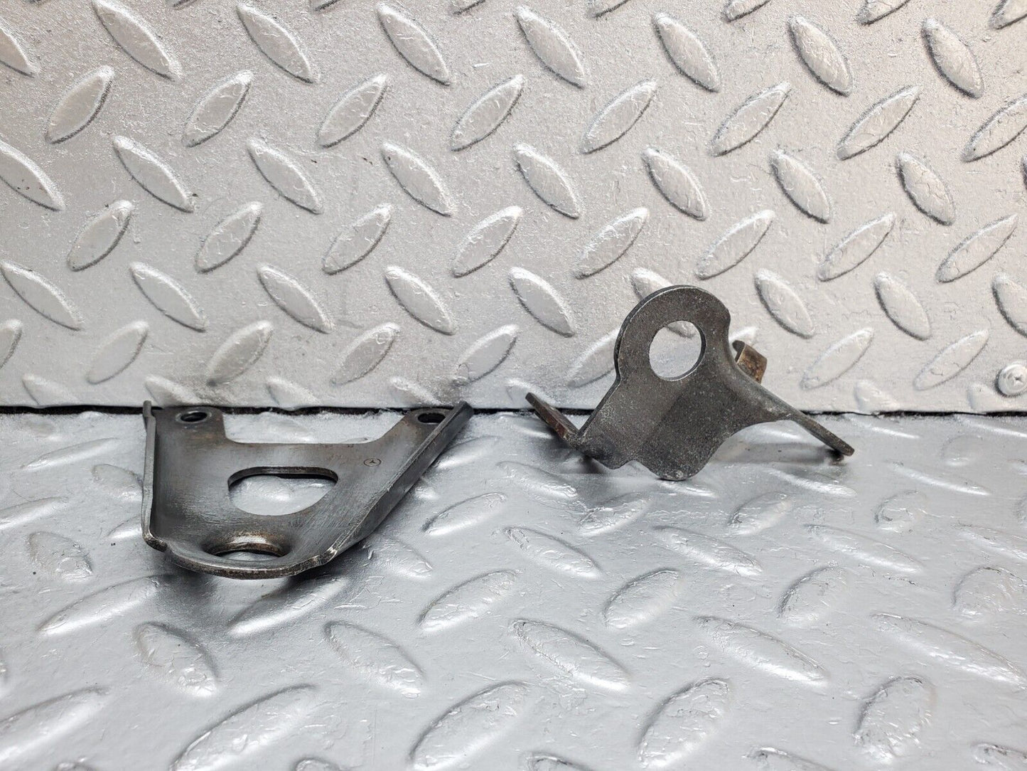 44878 Mercedes-Benz W124 220E Engine Lifting Eyes Hooks