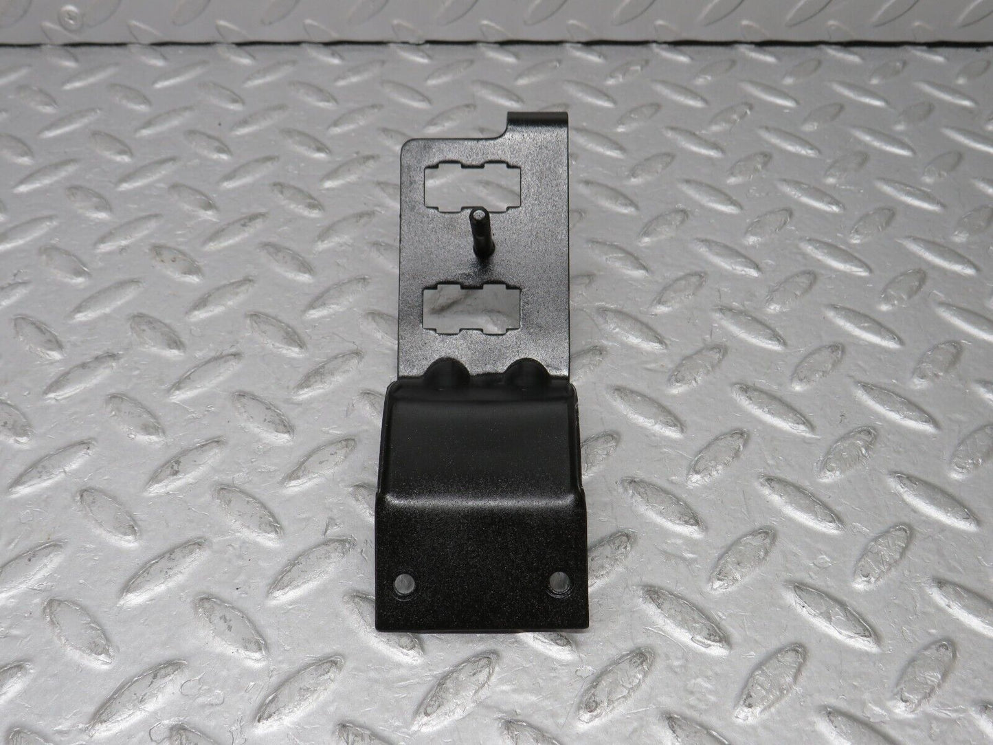 35858 Mercedes-Benz W108 Relay Bracket
