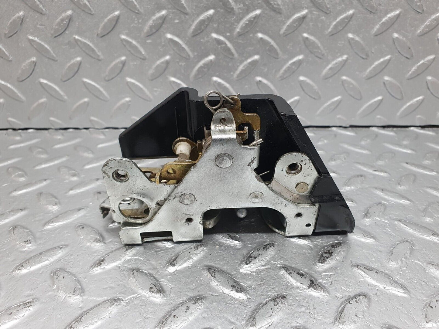 41105 Mercedes-Benz W126 300SE Rear Right Door Lock Mechanism 1237330208