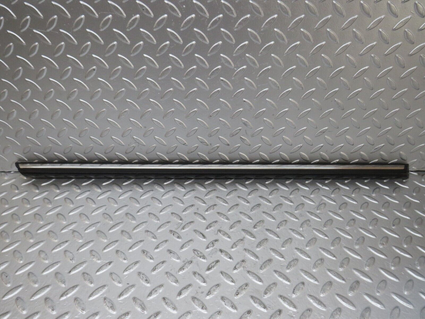 26078 Mercedes-Benz W116 450SE Rear Right Door Centre Moulding Trim