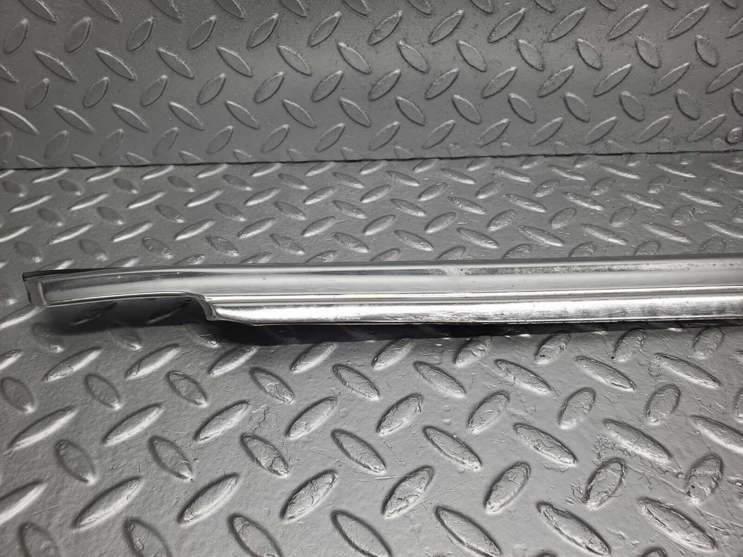 46430 Mercedes-Benz C123 280CE Coupe Right Door Chrome Moulding Trim