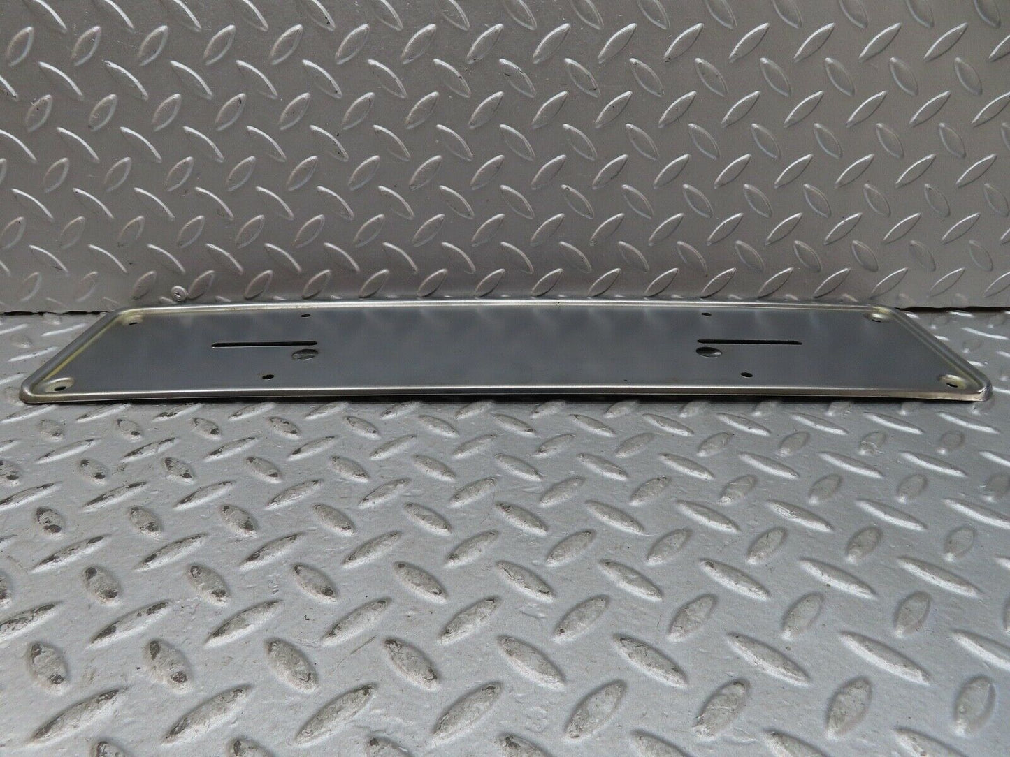 17674 Mercedes-Benz W116 450SEL  Rear number Plate Holder