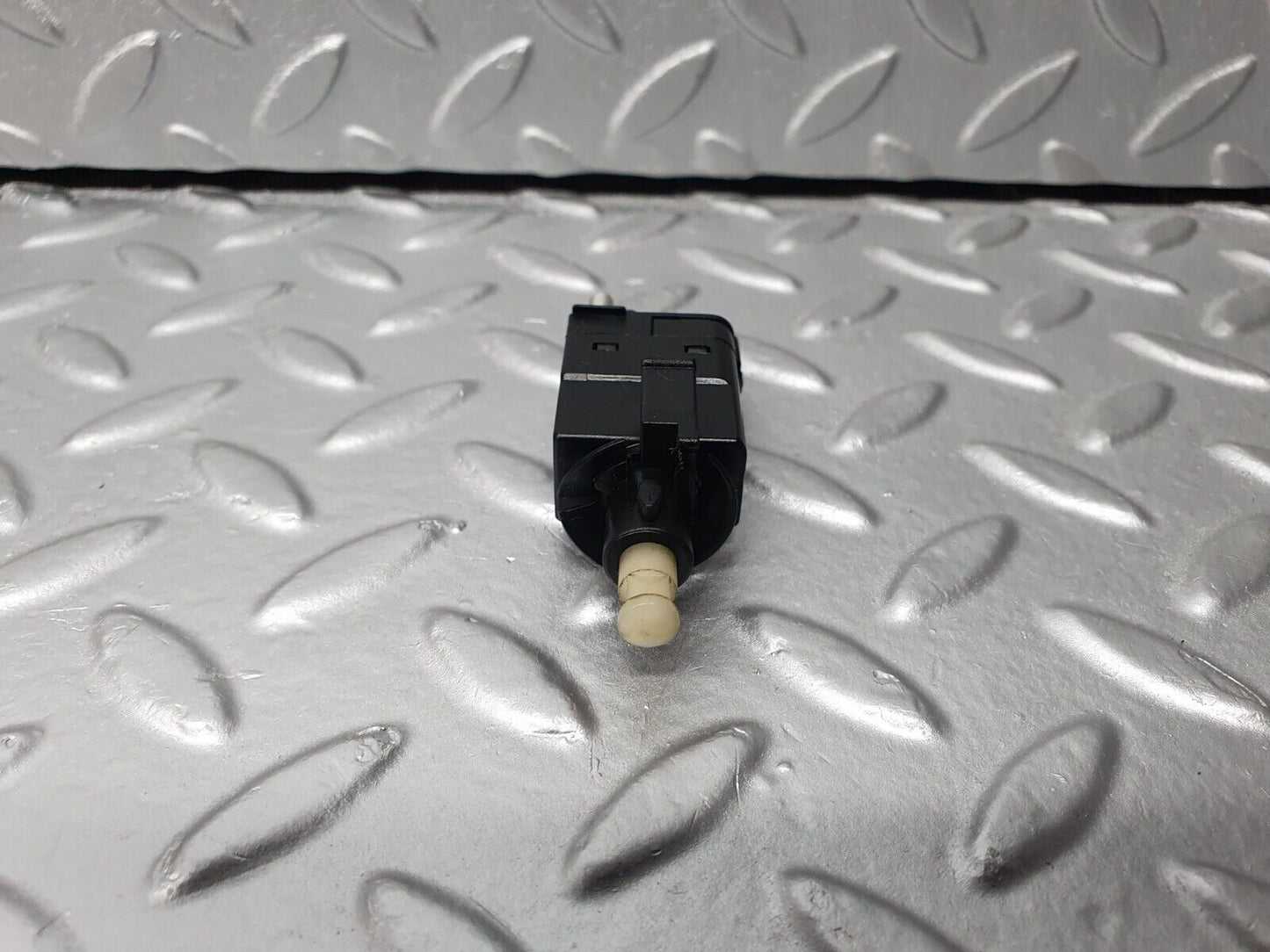 41799 Mercedes-Benz W202 C200 Brake Light Switch 0015450109