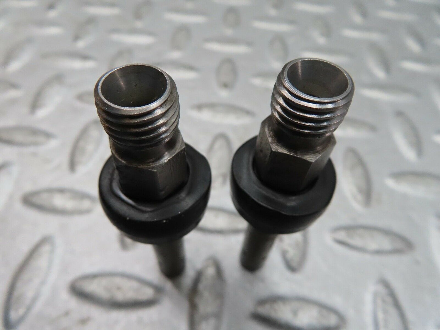 16950 Mercedes-Benz C123 280CE Coupe 2x Fuel Injectors Bosch 0437502010
