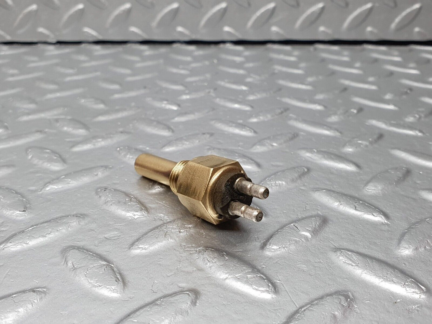41351 Mercedes-Benz W116 350SE Coolant Temperature Sensor Vdo