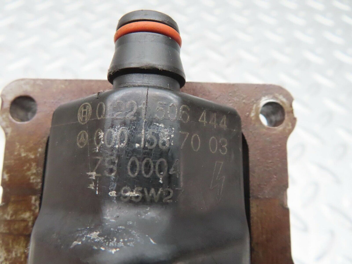 15052 Mercedes-Benz W140 S320 Ignition Coil Bosch 0001587003