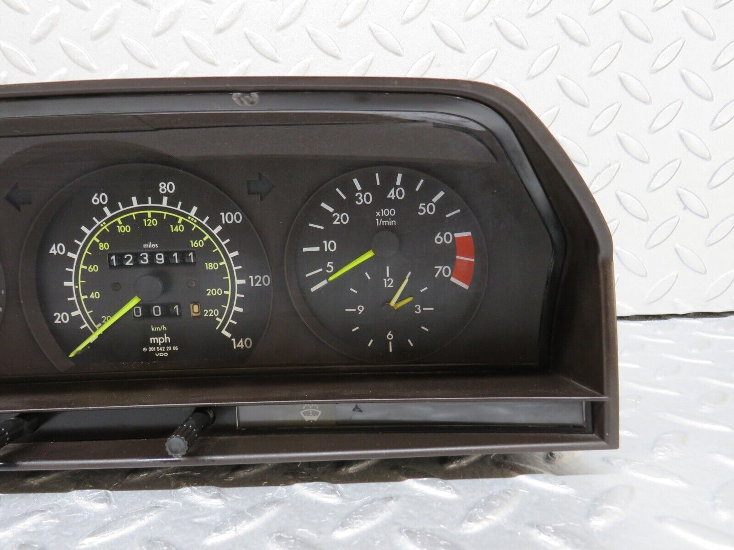 36528 Mercedes-Benz W201 190E Instrument Cluster 2015438321 2015422306
