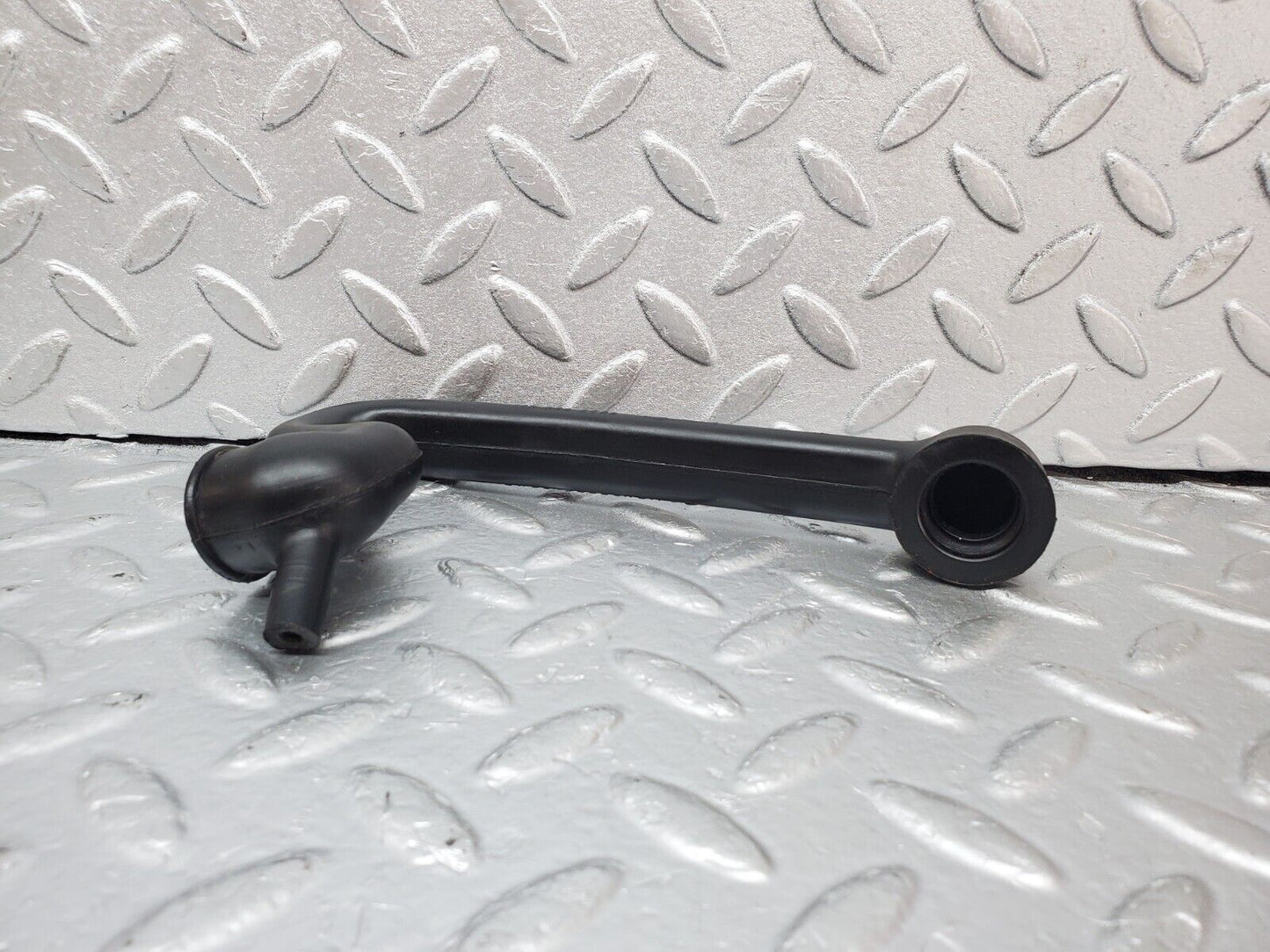 44438 Mercedes-Benz W123 280E Crankcase Breather Hose Pipe 1100942482
