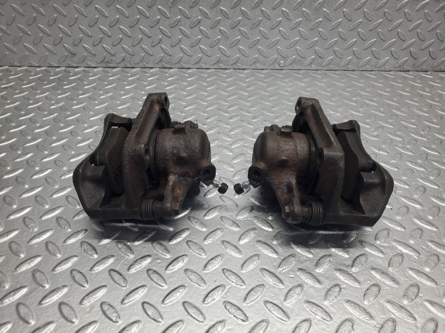 W124 Wagon front brake calipers with brackets used OEM