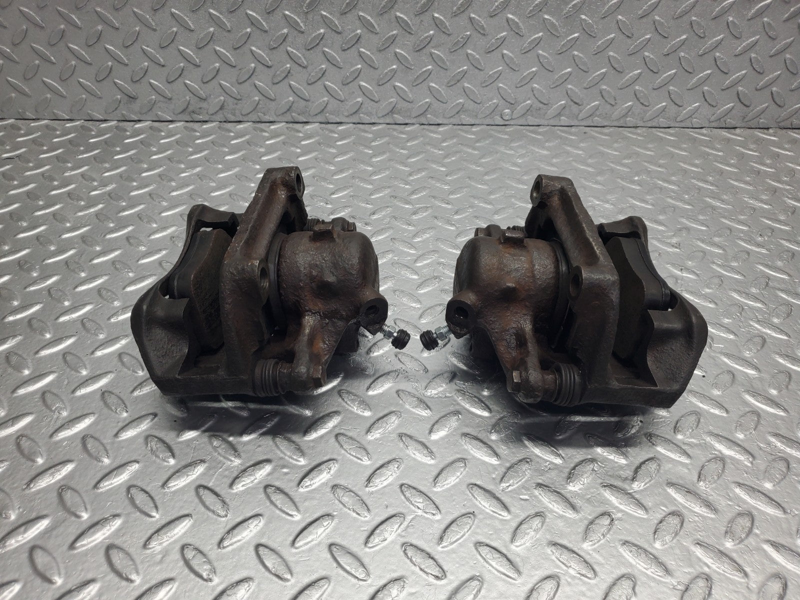 W124 Wagon front brake calipers with brackets used OEM