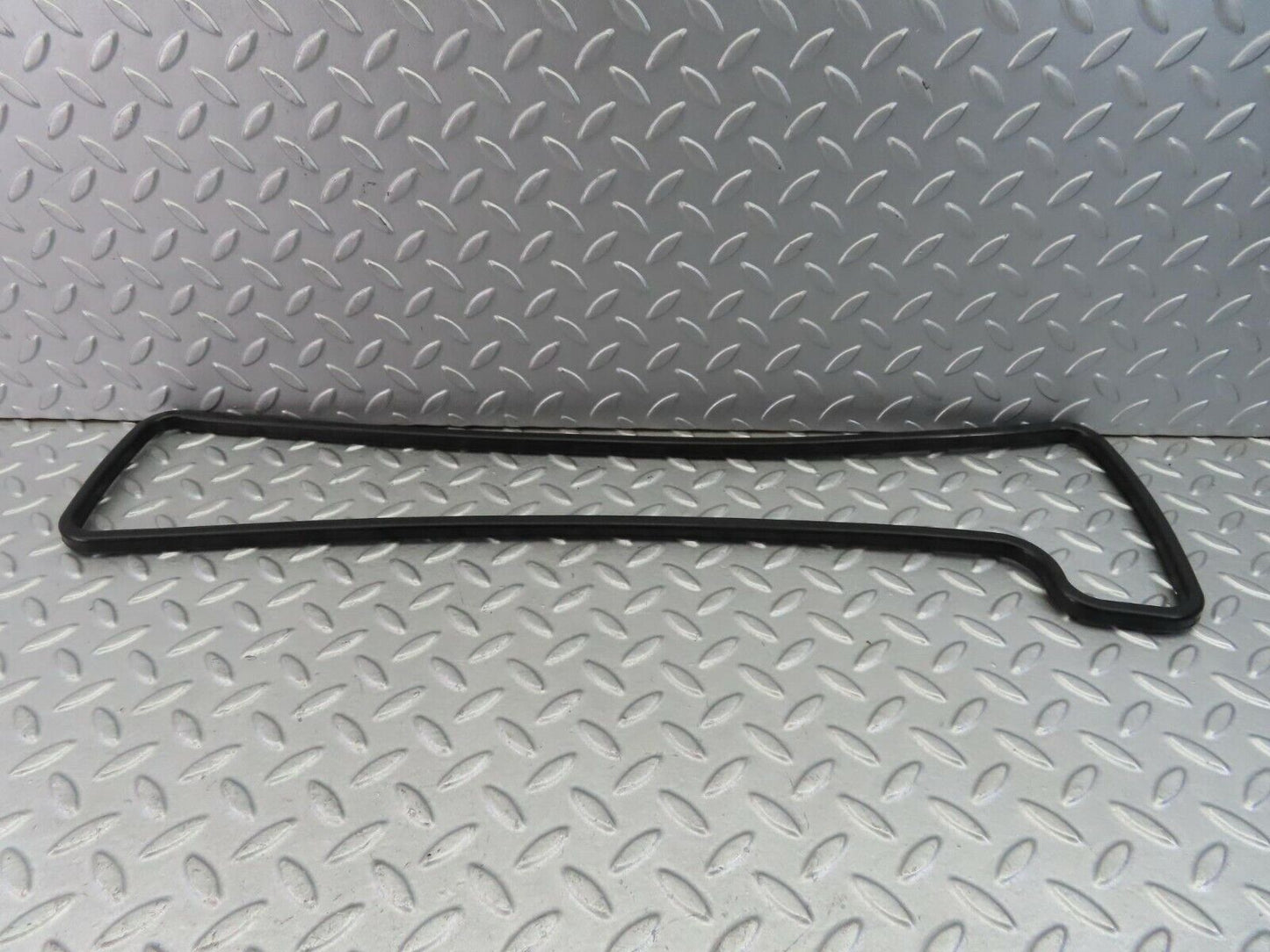 8102 Mercedes-Benz W123 Valve Cover Gasket Seal