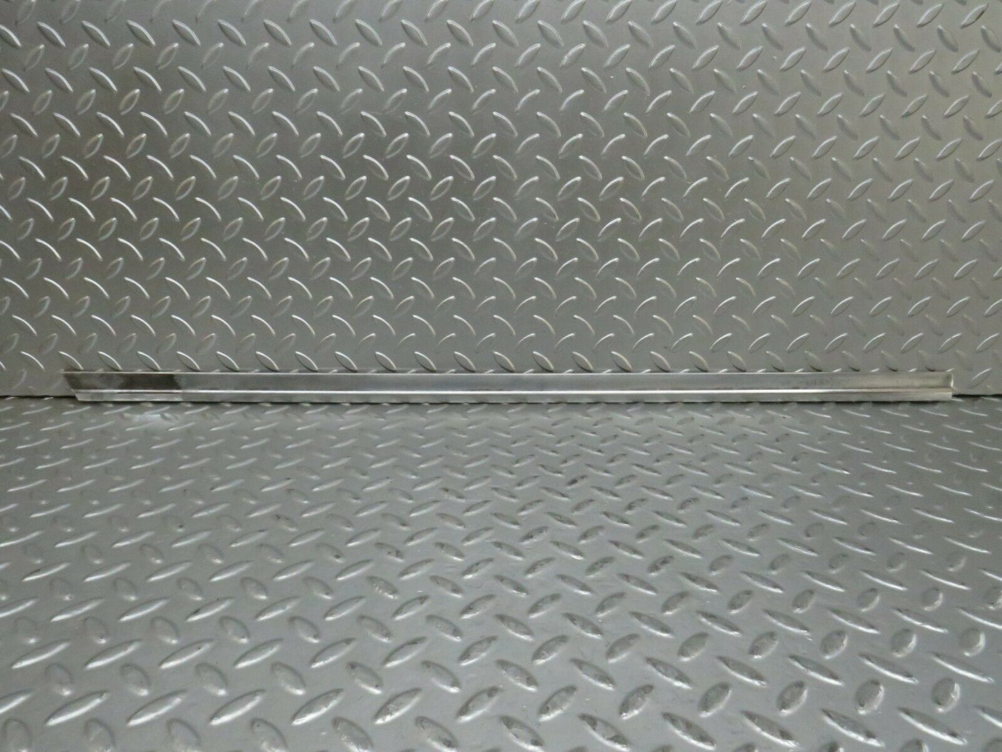 23739 Mercedes-Benz C107 450SLC Coupe Right Door Chrome Trim