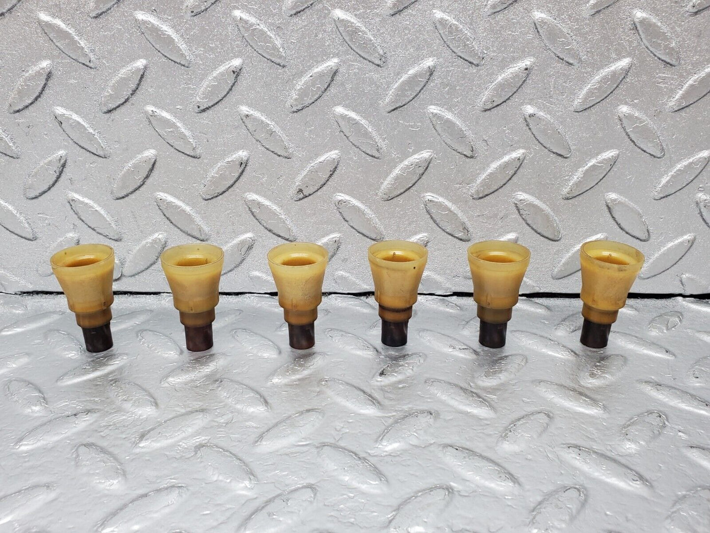 45444 Mercedes-Benz 280E M110.988 Fuel Injector Holder Set Plastic