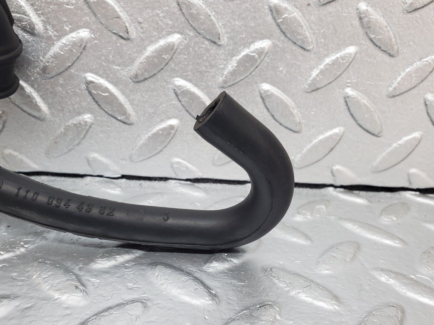 44452 Mercedes-Benz W123 280E Air Intake Pipe 1100943982 1100944982