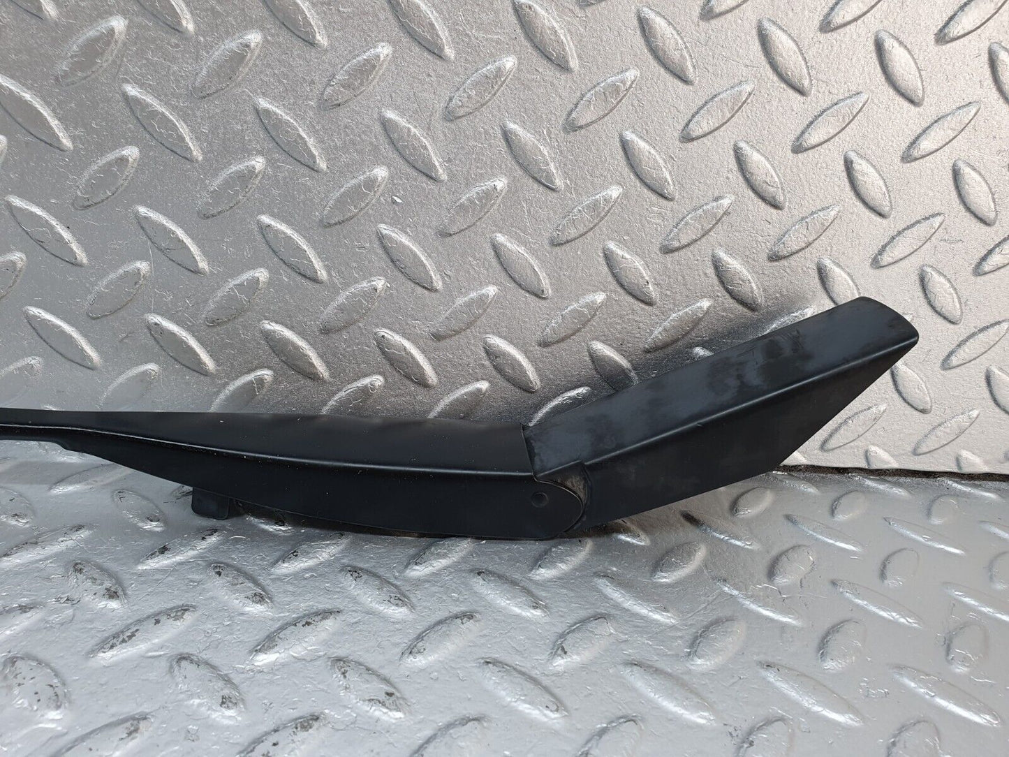 41586 Mercedes-Benz W124 200E Wiper Arm