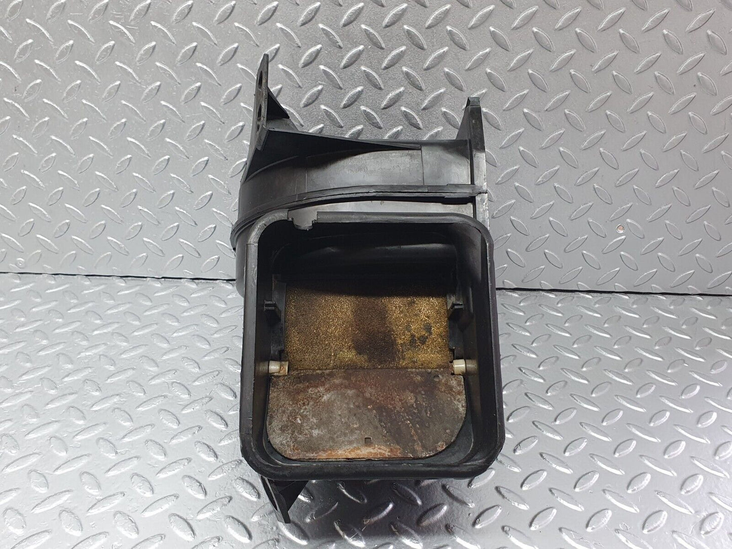 42136 Mercedes-Benz W123 280E Heater Blower Housing Behr 1238300008