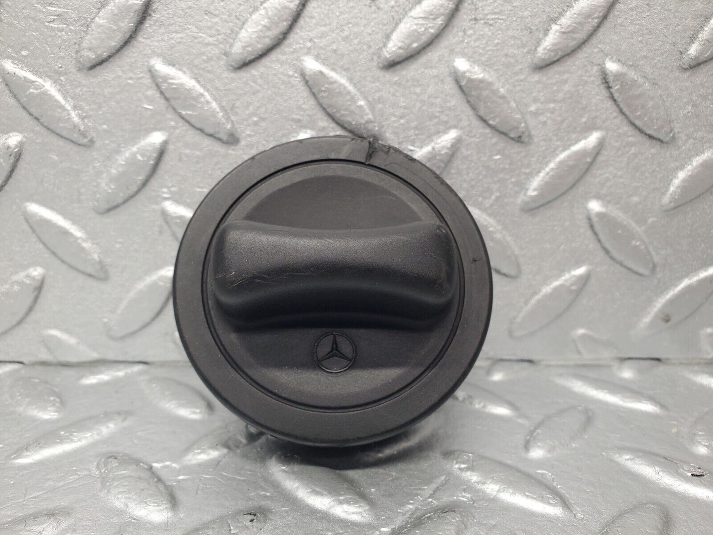 46110 Mercedes-Benz W220 S430 Fuel Tank Cap 2204700005