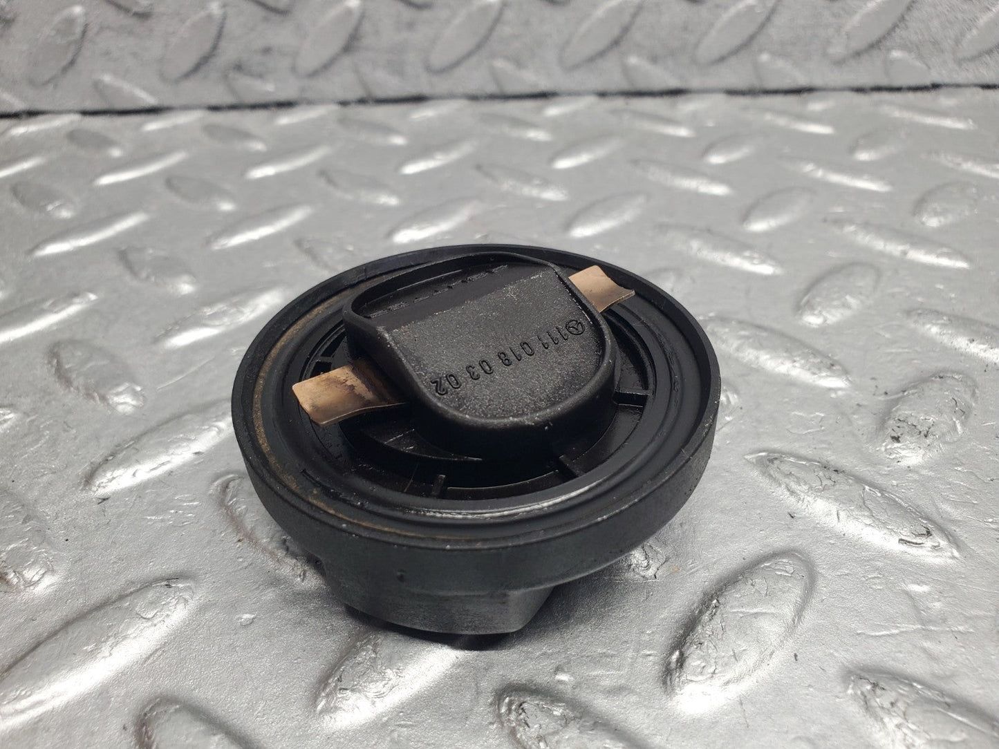 W124 Wagon oil filler cap used OEM