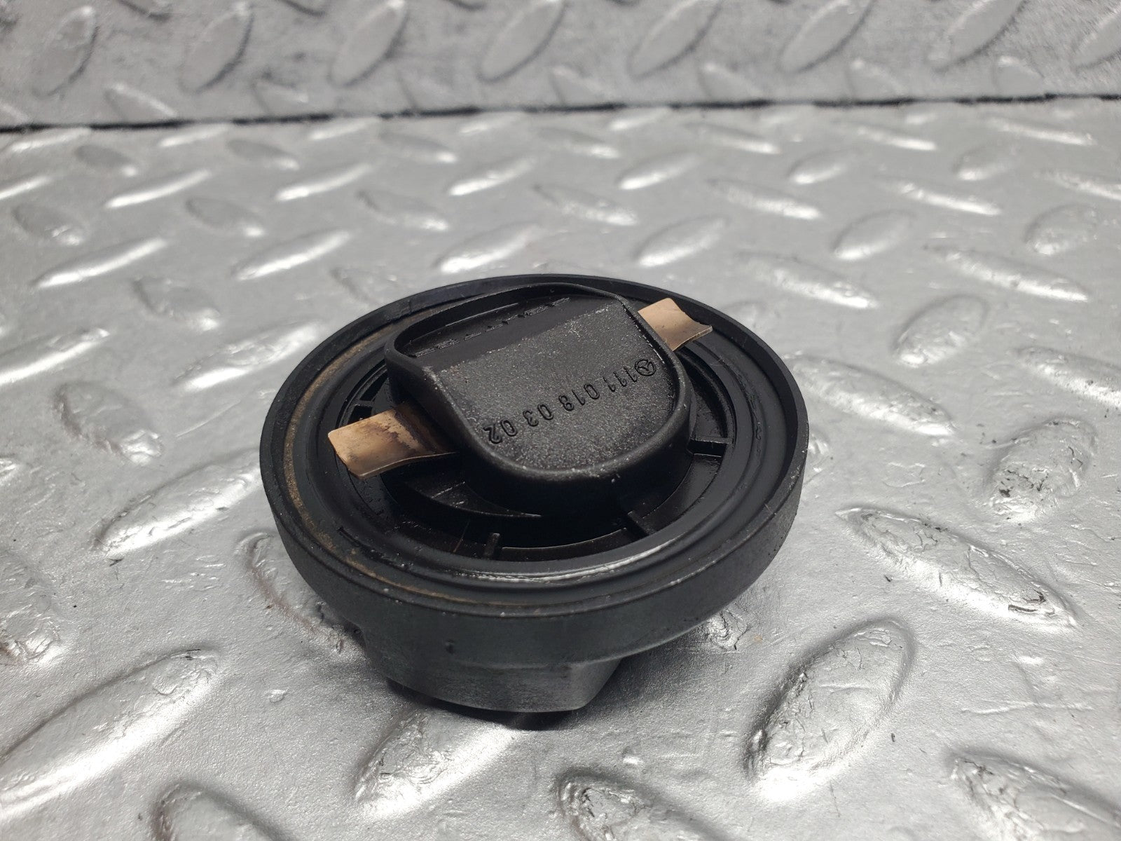 W124 Wagon oil filler cap used OEM