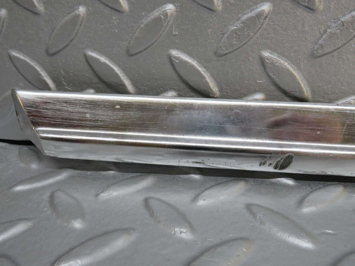 40179 Mercedes-Benz R107 350SL Coupe Right Door Chrome Trim