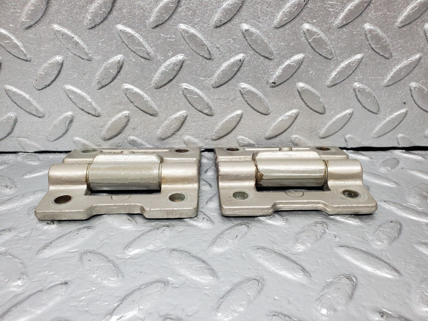 45552 Mercedes-Benz W126 420SE Door Hinge Pair Left Side 1237200037