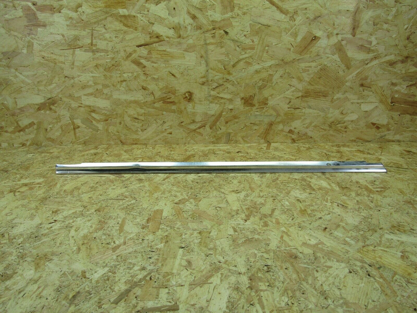 2132 Mercedes-Benz W116 350SE Front Right Door Chrome Trim