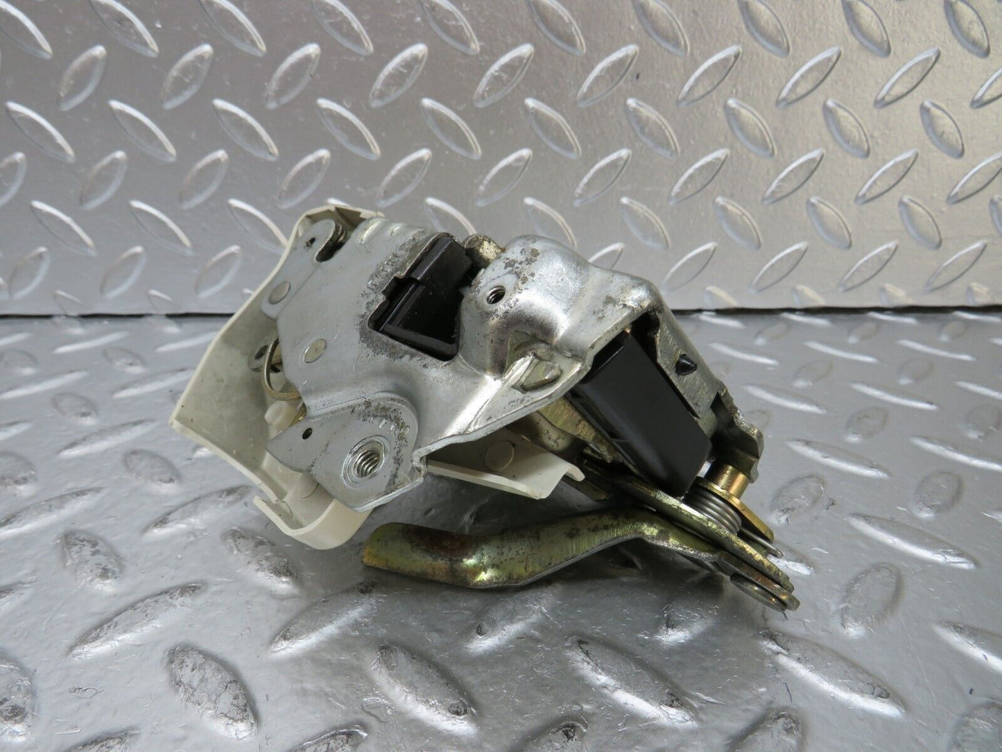 25213 Mercedes-Benz W201 190D Rear Right Door Lock Mechanism
